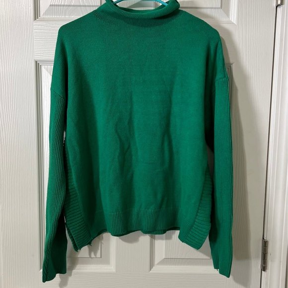 Sweaters - Green Sweater